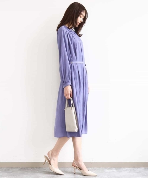MK MICHEL KLEIN(エムケーミッシェルクラン)の「サテンギャザーワンピース/洗える(ワンピース・レディース・ダークグレー/パープル・38)」の4枚目の写真