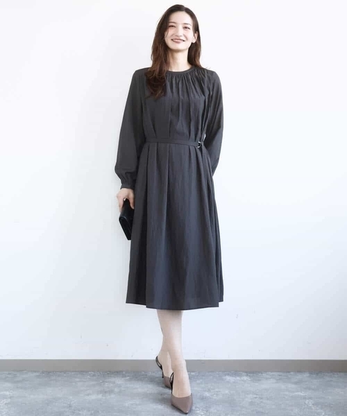 MK MICHEL KLEIN(エムケーミッシェルクラン)の「サテンギャザーワンピース/洗える(ワンピース・レディース・ダークグレー/パープル・38)」の11枚目の写真