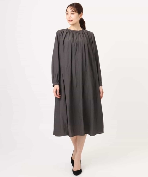 MK MICHEL KLEIN(エムケーミッシェルクラン)の「サテンギャザーワンピース/洗える(ワンピース・レディース・ダークグレー/パープル・38)」の20枚目の写真