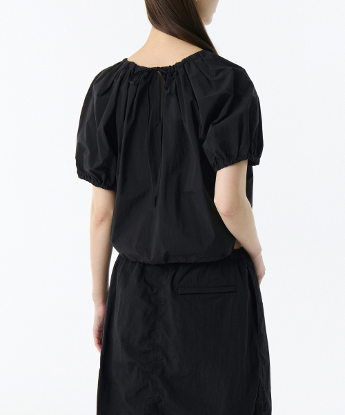 MUSINSA STANDARD WOMAN（ムシンサスタンダードウーマン）の「ウィメンズ ナイロンボリューム 半袖ブラウス [ブラック]（シャツ/ブラウス・レディース・その他・SMALL/MEDIUM/LARGE/X-SMALL）」の2枚目の写真