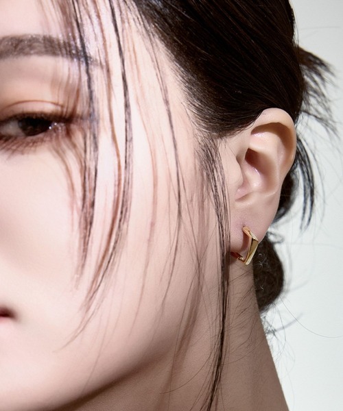 Lyvi（ライビィ）の「Sharp Frame Hoop Pierce / 金属アレルギー対応（ピアス（両耳用）・レディース・シルバー/ゴールド・FREE）」の4枚目の写真