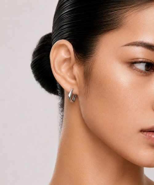 Lyvi（ライビィ）の「Sharp Frame Hoop Pierce / 金属アレルギー対応（ピアス（両耳用）・レディース・シルバー/ゴールド・FREE）」の7枚目の写真