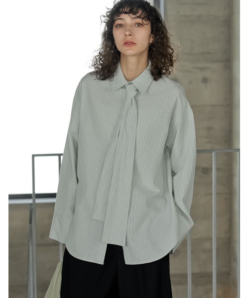 Re:EDIT（リエディ）の「[2026S/S PRE ORDER]ボウタイビッグリボンサッカーストライプシャツ（シャツ/ブラウス・レディース・ホワイト/ミント/ライトブルー・LARGE/MEDIUM）」の3枚目の写真