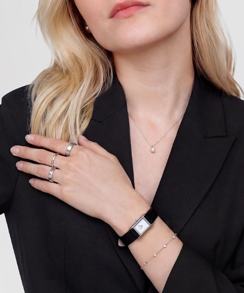 Daniel Wellington(ダニエルウェリントン)の「Bound Mini 本革 17x25,9MM レディース腕時計(アナログ腕時計・レディース・グリーン/ダークブラウン系/グリーン系その他/グリーン系その他2/ダークブラウン系1/ブラック/ブラック×シルバー/ライトブラウン・ONESIZE/ONE SIZE)」の3枚目の写真