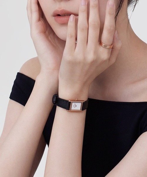 Daniel Wellington(ダニエルウェリントン)の「Bound Mini 本革 17x25,9MM レディース腕時計(アナログ腕時計・レディース・グリーン/ダークブラウン系/グリーン系その他/グリーン系その他2/ダークブラウン系1/ブラック/ブラック×シルバー/ライトブラウン・ONESIZE/ONE SIZE)」の2枚目の写真