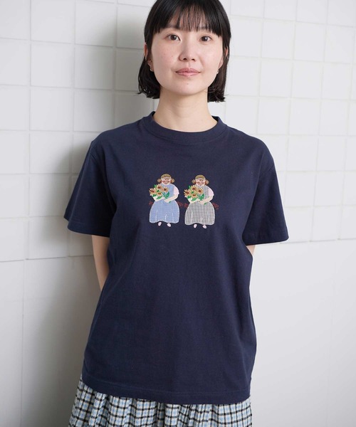 l'atelier du savon(アトリエドサボン)の「ひまわりおばあちゃん アップリケ刺繍Tシャツ(Tシャツ/カットソー・レディース・ネイビー/ホワイト・FREE)」の5枚目の写真