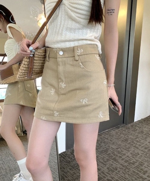 Ritzy(リッツィー)の「リボン刺繍ハイウエストミニスカート(スカート・レディース・ホワイト/カーキ・M)」の15枚目の写真