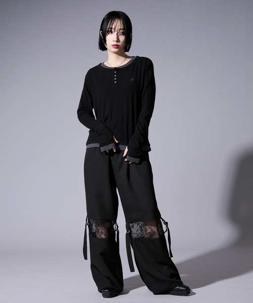 Ellno Loset(エルノロゼット)の「レイヤードフウヘンリーネックロゴ刺繍プルオーバー/フィンガーホール付き(Tシャツ/カットソー・メンズ・チャコールグレー/ブラック・MEDIUM/SMALL/LARGE)」の6枚目の写真