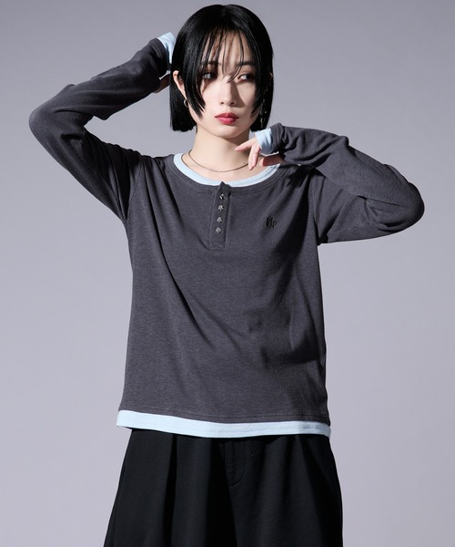 Ellno Loset(エルノロゼット)の「レイヤードフウヘンリーネックロゴ刺繍プルオーバー/フィンガーホール付き(Tシャツ/カットソー・メンズ・チャコールグレー/ブラック・MEDIUM/SMALL/LARGE)」の17枚目の写真