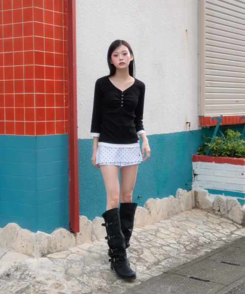 ROSEFRANTZ（ロゼフランツ）の「Shirring Button Layered Long Sleeve [Black]（Tシャツ/カットソー・レディース・ブラック・OS）」の6枚目の写真