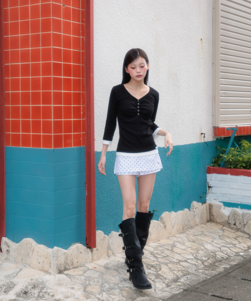 ROSEFRANTZ（ロゼフランツ）の「Shirring Button Layered Long Sleeve [Black]（Tシャツ/カットソー・レディース・ブラック・OS）」の7枚目の写真