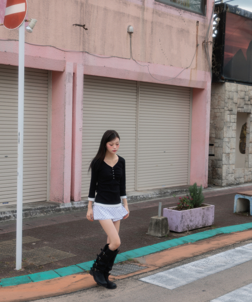 ROSEFRANTZ（ロゼフランツ）の「Shirring Button Layered Long Sleeve [Black]（Tシャツ/カットソー・レディース・ブラック・OS）」の13枚目の写真