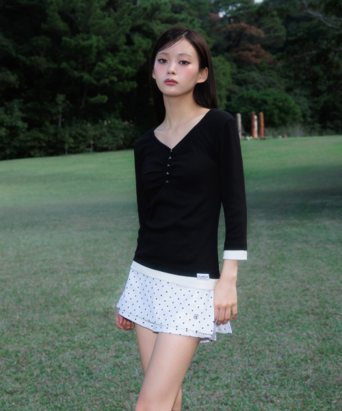 ROSEFRANTZ（ロゼフランツ）の「Shirring Button Layered Long Sleeve [Black]（Tシャツ/カットソー・レディース・ブラック・OS）」の14枚目の写真