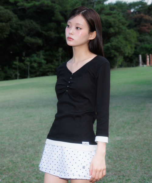 ROSEFRANTZ（ロゼフランツ）の「Shirring Button Layered Long Sleeve [Black]（Tシャツ/カットソー・レディース・ブラック・OS）」の15枚目の写真