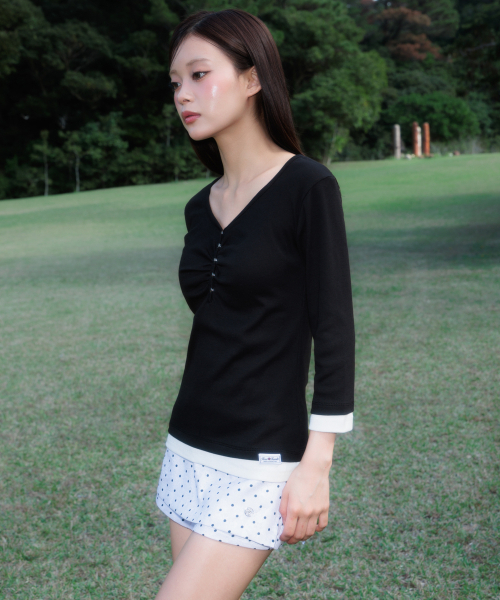 ROSEFRANTZ（ロゼフランツ）の「Shirring Button Layered Long Sleeve [Black]（Tシャツ/カットソー・レディース・ブラック・OS）」の17枚目の写真