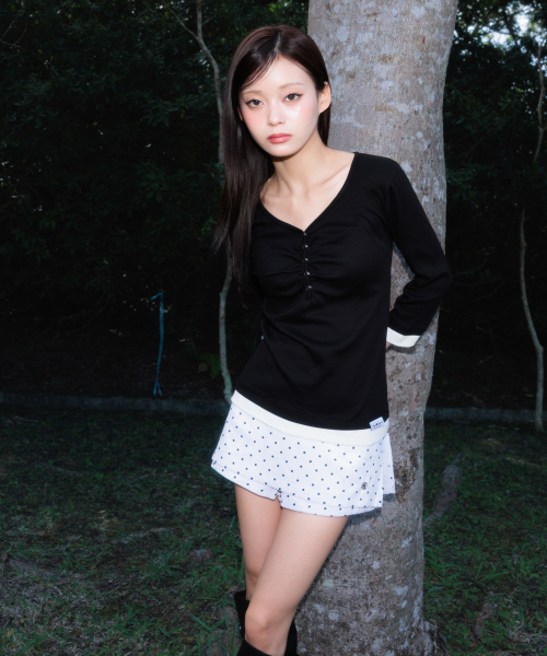 ROSEFRANTZ（ロゼフランツ）の「Shirring Button Layered Long Sleeve [Black]（Tシャツ/カットソー・レディース・ブラック・OS）」の22枚目の写真