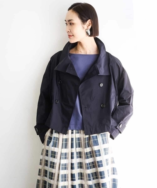 MICHEL KLEIN(ミッシェル・クラン)の「スタンドカラーショートブルゾン(トレンチコート・レディース・ベージュ/ネイビー・38)」の15枚目の写真