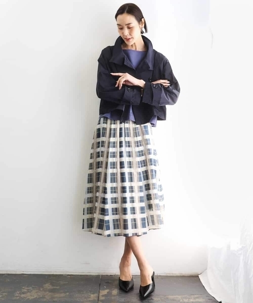 MICHEL KLEIN(ミッシェル・クラン)の「スタンドカラーショートブルゾン(トレンチコート・レディース・ベージュ/ネイビー・38)」の19枚目の写真