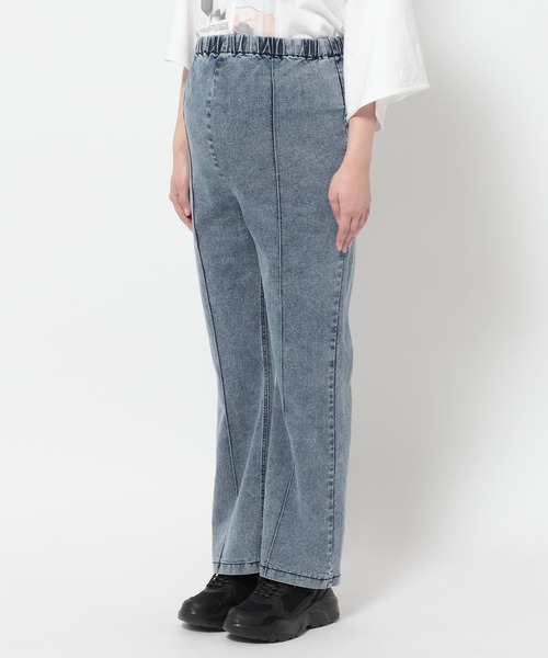 LEPSIM（レプシィム）の「【産前・産後対応】マタニティ／ピンタックデニムフレア2　647410（マタニティウェア/グッズ・レディース・ライトブルー/ブルー・FREE）」の4枚目の写真