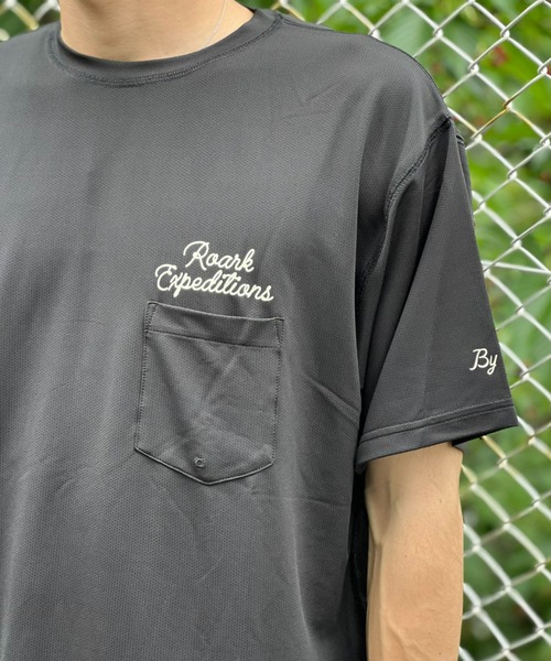 ROARK REVIVAL(ロアークリバイバル)の「【ROARK】"B.O.D" RUSHGUARD S/S TEE(Tシャツ/カットソー・メンズ・ブラック・X-LARGE/LARGE/MEDIUM)」の3枚目の写真