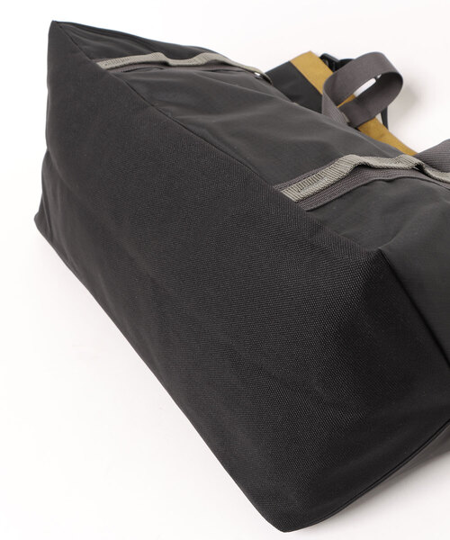 TOPO DESIGNS(トポデザインズ)の「men's FUDGE 掲載モデル【TOPO DESIGNS】MOUNTAIN UTILITY TOTE(トートバッグ・レディース・グレー系/ブルー/ブラック/ブラック系・ONE SIZE)」の5枚目の写真