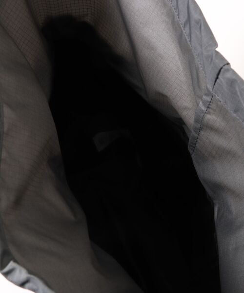 TOPO DESIGNS(トポデザインズ)の「men's FUDGE 掲載モデル【TOPO DESIGNS】MOUNTAIN UTILITY TOTE(トートバッグ・レディース・グレー系/ブルー/ブラック/ブラック系・ONE SIZE)」の6枚目の写真