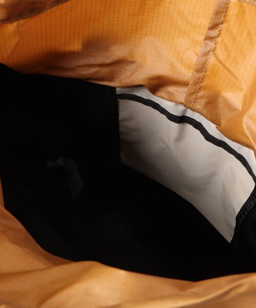 TOPO DESIGNS(トポデザインズ)の「men's FUDGE 掲載モデル【TOPO DESIGNS】MOUNTAIN UTILITY TOTE(トートバッグ・レディース・グレー系/ブルー/ブラック/ブラック系・ONE SIZE)」の8枚目の写真