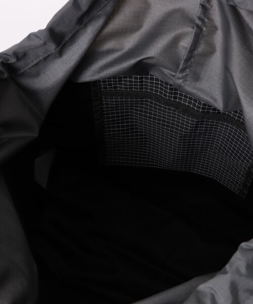TOPO DESIGNS(トポデザインズ)の「men's FUDGE 掲載モデル【TOPO DESIGNS】MOUNTAIN UTILITY TOTE(トートバッグ・レディース・グレー系/ブルー/ブラック/ブラック系・ONE SIZE)」の22枚目の写真