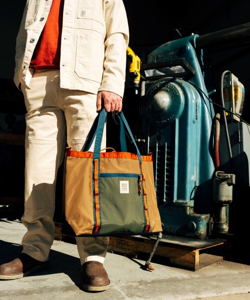 TOPO DESIGNS(トポデザインズ)の「men's FUDGE 掲載モデル【TOPO DESIGNS】MOUNTAIN UTILITY TOTE(トートバッグ・レディース・グレー系/ブルー/ブラック/ブラック系・ONE SIZE)」の10枚目の写真