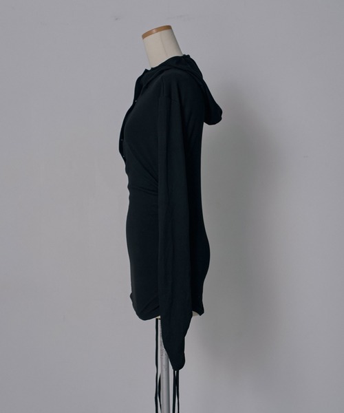 Diable baiser（ディアブルベーゼ）の「フードヘンリーネック脇シャーリングデザイン長袖リブカットソー（Tシャツ/カットソー・レディース・ブラック・M-L）」の21枚目の写真