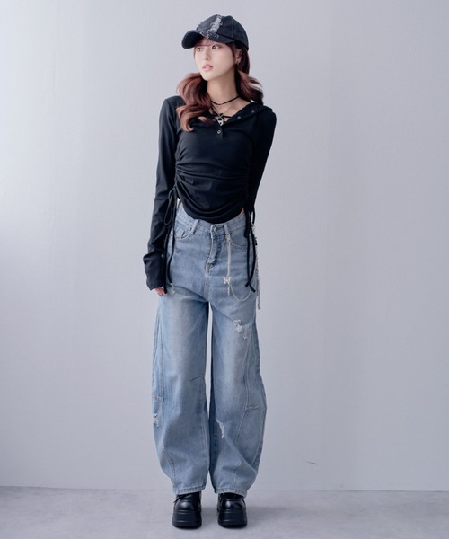 Diable baiser（ディアブルベーゼ）の「フードヘンリーネック脇シャーリングデザイン長袖リブカットソー（Tシャツ/カットソー・レディース・ブラック・M-L）」の4枚目の写真