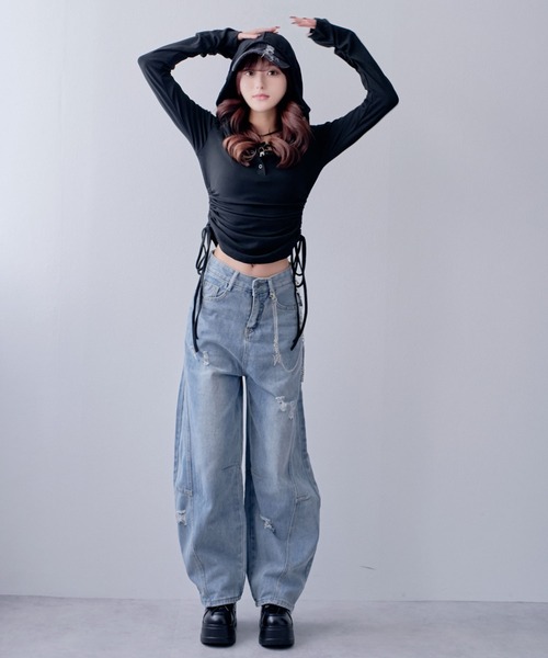 Diable baiser（ディアブルベーゼ）の「フードヘンリーネック脇シャーリングデザイン長袖リブカットソー（Tシャツ/カットソー・レディース・ブラック・M-L）」の5枚目の写真