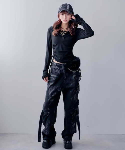 Diable baiser（ディアブルベーゼ）の「フードヘンリーネック脇シャーリングデザイン長袖リブカットソー（Tシャツ/カットソー・レディース・ブラック・M-L）」の8枚目の写真