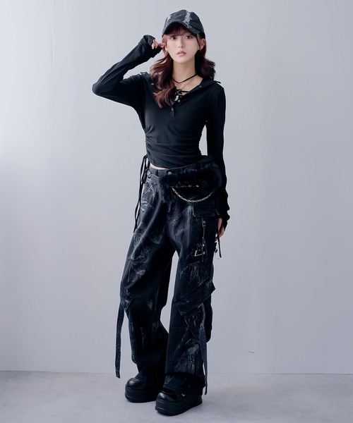 Diable baiser（ディアブルベーゼ）の「フードヘンリーネック脇シャーリングデザイン長袖リブカットソー（Tシャツ/カットソー・レディース・ブラック・M-L）」の10枚目の写真