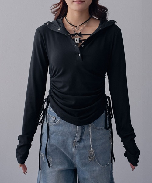 Diable baiser（ディアブルベーゼ）の「フードヘンリーネック脇シャーリングデザイン長袖リブカットソー（Tシャツ/カットソー・レディース・ブラック・M-L）」の12枚目の写真