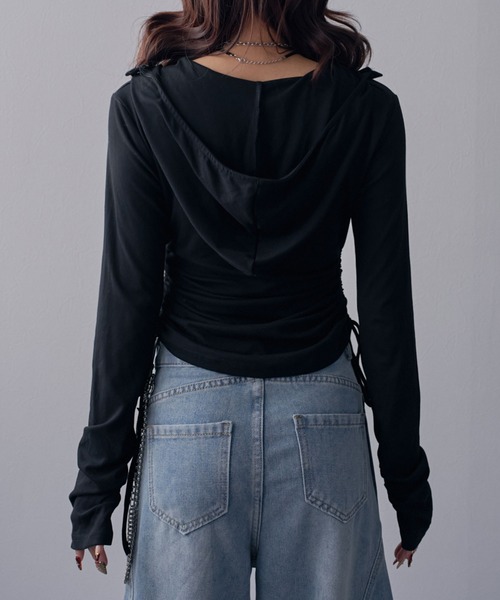 Diable baiser（ディアブルベーゼ）の「フードヘンリーネック脇シャーリングデザイン長袖リブカットソー（Tシャツ/カットソー・レディース・ブラック・M-L）」の13枚目の写真