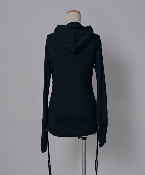 Diable baiser（ディアブルベーゼ）の「フードヘンリーネック脇シャーリングデザイン長袖リブカットソー（Tシャツ/カットソー・レディース・ブラック・M-L）」の20枚目の写真