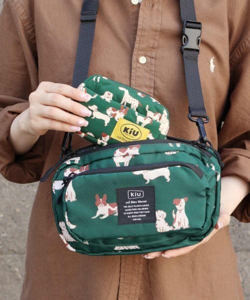 KiU(キウ)の「【KiU and BleuBleuet】KiUフロントポケットミニショルダー(ショルダーバッグ・レディース・ブラック/ブルー/ブラック系その他/ネイビー/ブルー系その他/ネイビー系/グリーン系/その他/ブルー系・FREE)」の3枚目の写真
