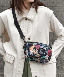 KiU（キウ）の「KiUフロントポケットミニショルダー（ショルダーバッグ）」