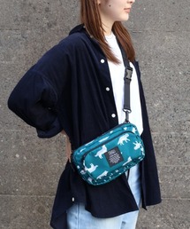 Bleu Bleuet（ブルーブルーエ）の「【KiU and BleuBleuet】KiUフロントポケットミニショルダー（ショルダーバッグ）」