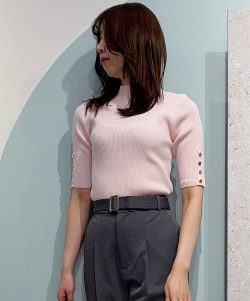 SWINGLE（スウィングル）の「【3/19(Thu)発売】5分袖金ボタンリブニット（ニット/セーター・レディース・サックスブルー/ピンク/オフホワイト/ブラック・FREE）」の4枚目の写真