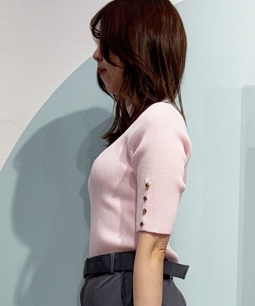 SWINGLE（スウィングル）の「【3/19(Thu)発売】5分袖金ボタンリブニット（ニット/セーター・レディース・サックスブルー/ピンク/オフホワイト/ブラック・FREE）」の8枚目の写真