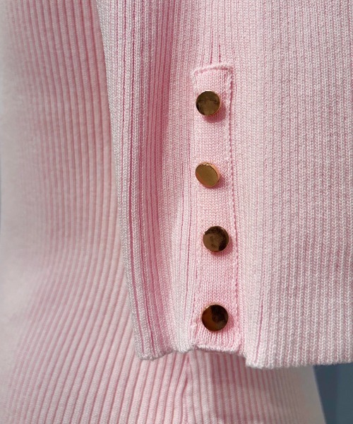 SWINGLE（スウィングル）の「【3/19(Thu)発売】5分袖金ボタンリブニット（ニット/セーター・レディース・サックスブルー/ピンク/オフホワイト/ブラック・FREE）」の7枚目の写真