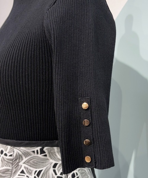 SWINGLE（スウィングル）の「【3/19(Thu)発売】5分袖金ボタンリブニット（ニット/セーター・レディース・サックスブルー/ピンク/オフホワイト/ブラック・FREE）」の5枚目の写真