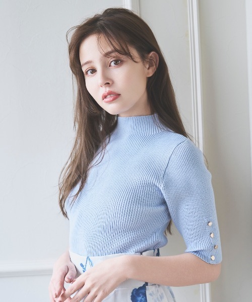 SWINGLE（スウィングル）の「【3/19(Thu)発売】5分袖金ボタンリブニット（ニット/セーター・レディース・サックスブルー/ピンク/オフホワイト/ブラック・FREE）」の13枚目の写真