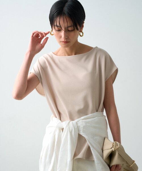 LOUNGEDRESS(ラウンジドレス)の「《1枚できれい見え/イージーケア》カットジョーゼットフレンチブラウス 夏服(シャツ/ブラウス・レディース・ネイビー/ベージュ/オフホワイト/ブラック・FREE)」の16枚目の写真