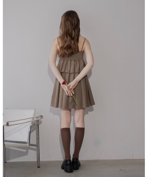 JUMELLE(ジュメロ)の「プリーツキャミワンピ(ワンピース・レディース・グレー/ベージュ・FREE)」の16枚目の写真