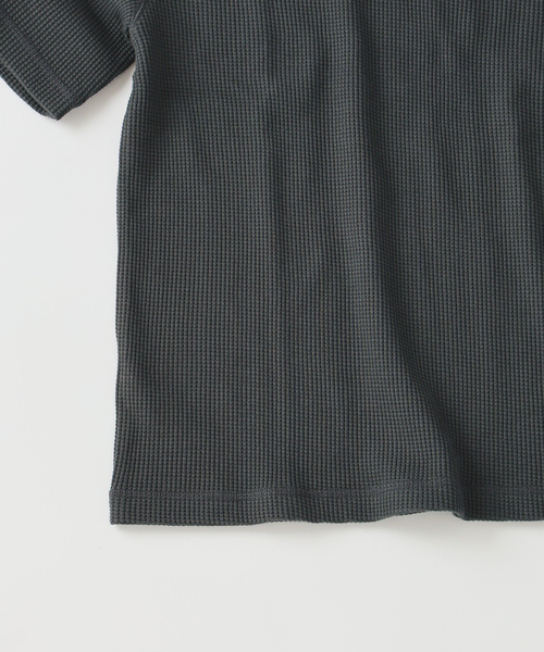 JOURNAL STANDARD（ジャーナルスタンダード）の「TC サーマル 半袖 ヘンリーネック Tシャツ（Tシャツ/カットソー・メンズ・ダークグリーン/カーキ/ブラック/ホワイト・LARGE/MEDIUM）」の6枚目の写真