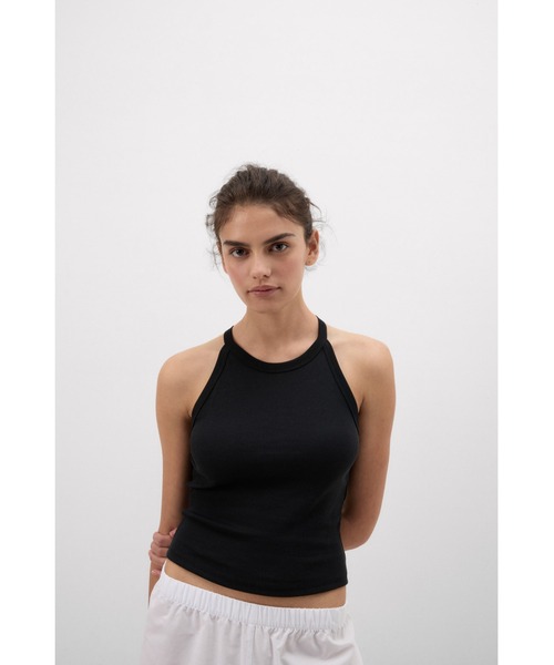 Intimissimi(インティミッシミ)の「Superiorコットン リブ クロップドトップ(タンクトップ・レディース・チェリーピンク/ライトブルー/ライラック/カーキ/ブラック/ホワイト/ダークベージュ・L/M/S)」の3枚目の写真