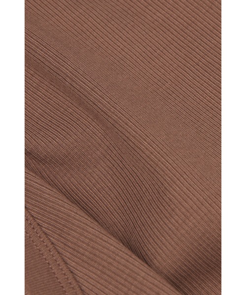 Intimissimi(インティミッシミ)の「Superiorコットン リブ クロップドトップ(タンクトップ・レディース・チェリーピンク/ライトブルー/ライラック/カーキ/ブラック/ホワイト/ダークベージュ・L/M/S)」の13枚目の写真